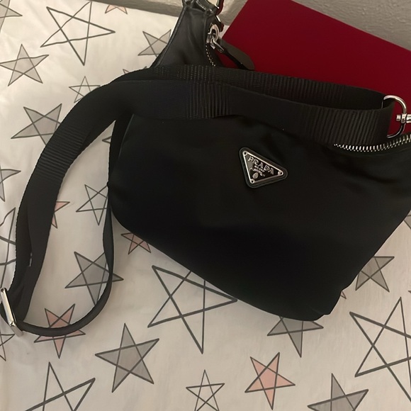 PRADA ❤️ EUC nylon bag - Picture 3 of 9